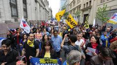 Demonstraci proti vládě rozehnalo zemětřesení