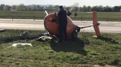 Pilot vírníku havaroval přímo na dálnici. Měl štěstí, že přežil. VIDEO