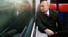 Vladimir Putin má strach z puče. Cestuje proto jen obrněným vlakem