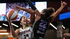 Drama narušila sexuální hračka. Málem trefila basketbalistku do hlavy