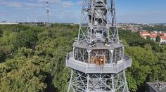 VIDEO: Unikátní záběry z dronu. Takhle vypadá důležitá kontrola Petřína
