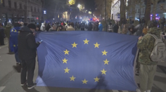 Protesty v Gruzii neutichají. Policie zakročila proti opozičním lídrům