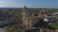 Téměř rok od tornáda na Moravě. Řada lidí stále opravuje své domy