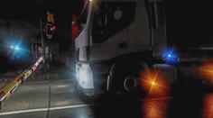 Kamion vjel na přejezd ve Studénce i přes zákaz. Naštěstí vyvázl bez nehody