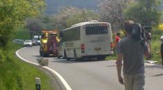 U Semil boural autobus. Jedna žena je zraněná