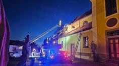 Kostel na jihu Čech zachvátil požár, část cenností hasiči zachránili