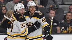 Pastrňák řídil vítězství Bostonu ve Vegas! Do černého pálil i Hronek