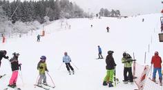Velké skiareály zahajují sezónu, rozjede se ale jen část sjezdovek