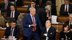 Dusno v ČSSD! Zradit vládu chtěli i další, Hamáček hrozil odchodem