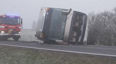 Řidiči hrozí až 5 let vězení. Před 2 lety převrátil autobus plný studentů