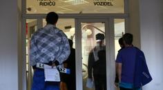 Vláda konečně uleví řidičům. Registr vozidel bude on-line a velký techničák zmizí