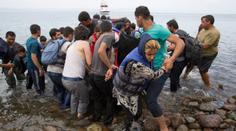 Migranti se pokusili přeplavat na trajekt. Přístav Calais se zastavil