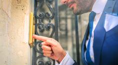 Po bankéřích právníci. Podvodníci našli další způsob, jak lidi obrat o peníze