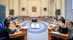 Vláda schválila navýšení životního minima. Některé dávky porostou