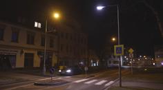 Města kvůli úsporám vypínají veřejné osvětlení. Někteří lidé to chválí, jiní kritizují