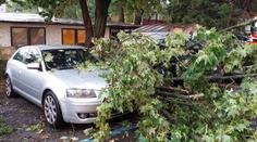 Poškozené střechy i zatopené sklepy. Českem se v noci prohnaly silné bouřky