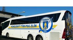 Fanoušek propíchl gumu zlínského autobusu! Škoda je přes 10 tisíc korun
