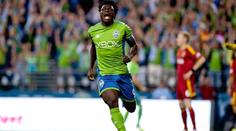 Pojď sem! Kam jdeš? Obafemi Martins vyškolil obránce Colorada
