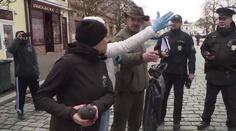 Ochránci bránili holuby před odstřelem. Teď je viní z týrání
