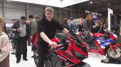 S blížícím se jarem stoupl zájem o nové motorky. Na některé se čeká i měsíce