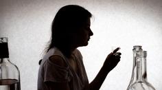 Nepřítomný pohled, křik na žáky. Učitelka ve škole pila vodku, nadýchala tři promile