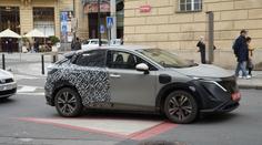 Po Praze se prohání podivné testovací muly. Můžou být předzvěstí velkých novinek Nissanu