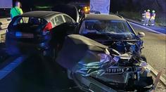 Řidič záchranky pomáhal při nehodě na D11. Vjel do něj opilý řidič a zranil ho