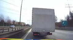 VIDEO: Nepochopitelné chování na silnici. Řidič odmítal uhnout houkající sanitce