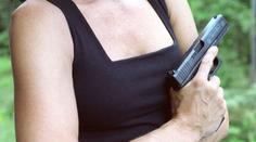ŠIKANOU DOHNAL PODŘÍZENOU K SEBEVRAŽDĚ. Policista dostal pokutu!