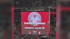 VIDEO: Vtip, který rozesmál stadion. Na Spartě si vystřelili ze známého kuchaře
