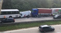 Peklo na D1: Hromadná nehoda zablokovala dopravu na Brno