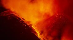 Na Sicílii vybuchla Etna. Kvůli sopečnému popelu letiště v Katánii přerušilo provoz
