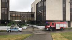 Areály VŠE v Praze se evakuují, anonym tam ohlásil bombu