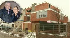 Po synovi manžela Heleny Vondráčkové jde policie. On v klidu staví luxusní sídlo