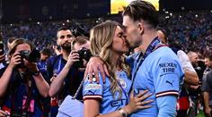 Euro nevyšlo, přesto Grealish slaví. S přítelkyní očekává miminko