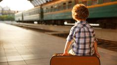 Dveře se zavřely, vlak se rozjel. Vyděšená dívenka (5) zůstala na nástupišti sama