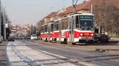 Žena v tramvaji začala stříkat slzný plyn! Zranila cestující