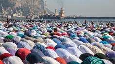 Muslimové slavili konec ramadánu. Překvapí vás, odkud je tato fotka!