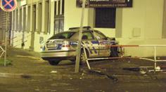 Policisté cestou k případu bourali v centru Prahy a zranili se
