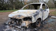 Policie vyšetřuje vraždu starosty z Plzeňska. Našli jej v ohořelém vraku auta