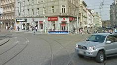 Nahý mladík onanoval v McDonaldu v centru Prahy