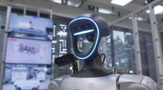 Vysoká škola v Ostravě má robota jako ze sci-fi filmu. Pomáhá na výrobní lince