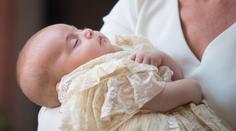 Princ Louise má už svůj křest za sebou! Harry přinesl rozkošný dar