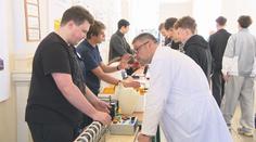 Škola prezentuje závěrečné práce studentů. Ti si pak snadněji najdou práci