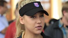 Tenisovou sexbombu poprvé nachytali s těhotenským bříškem, čeká už 4. dítě