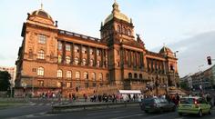 Národní muzeum se roky chlubilo sklem a umělým safírem!