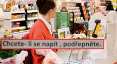 Těžký život pokladních: Při pití se schovávejte, nařizuje šéf! ANKETA