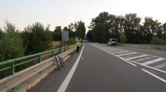 Grázl srazil cyklistu, z místa nehody ujel! Policie po něm pátrá