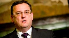 Do ulic a svrhnout vládu! Premiér odvoláním Pospíšila naštval Čechy