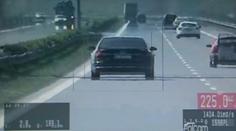 Šílenec se řítil po dálnicí 224 km/h! Neskutečné, na co se vymlouval!